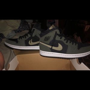 Women’s Jordan 1 mid